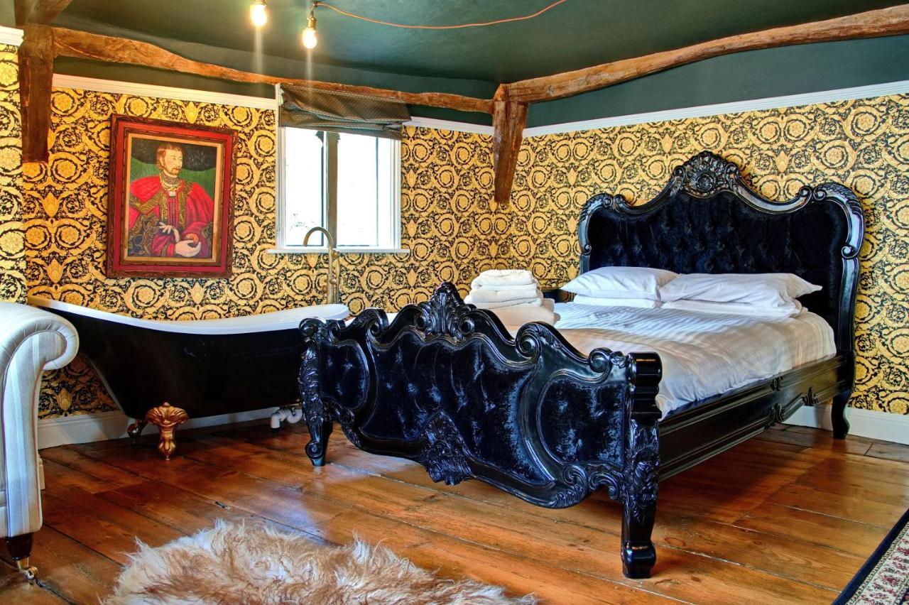 Huge Deluxe 600 Year Old Essex Manor, Hot Tub, Cinema Room, Sky Tv Saffron Walden Esterno foto