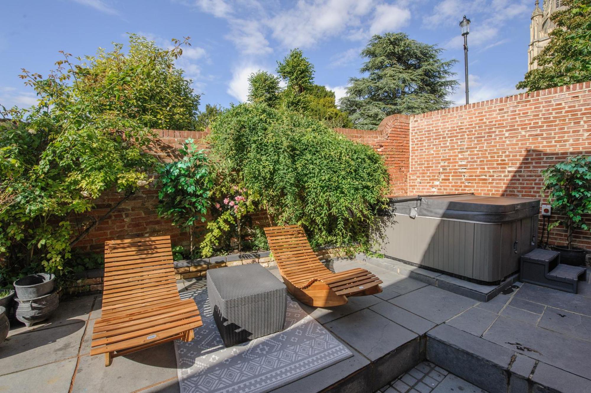 Huge Deluxe 600 Year Old Essex Manor, Hot Tub, Cinema Room, Sky Tv Saffron Walden Esterno foto