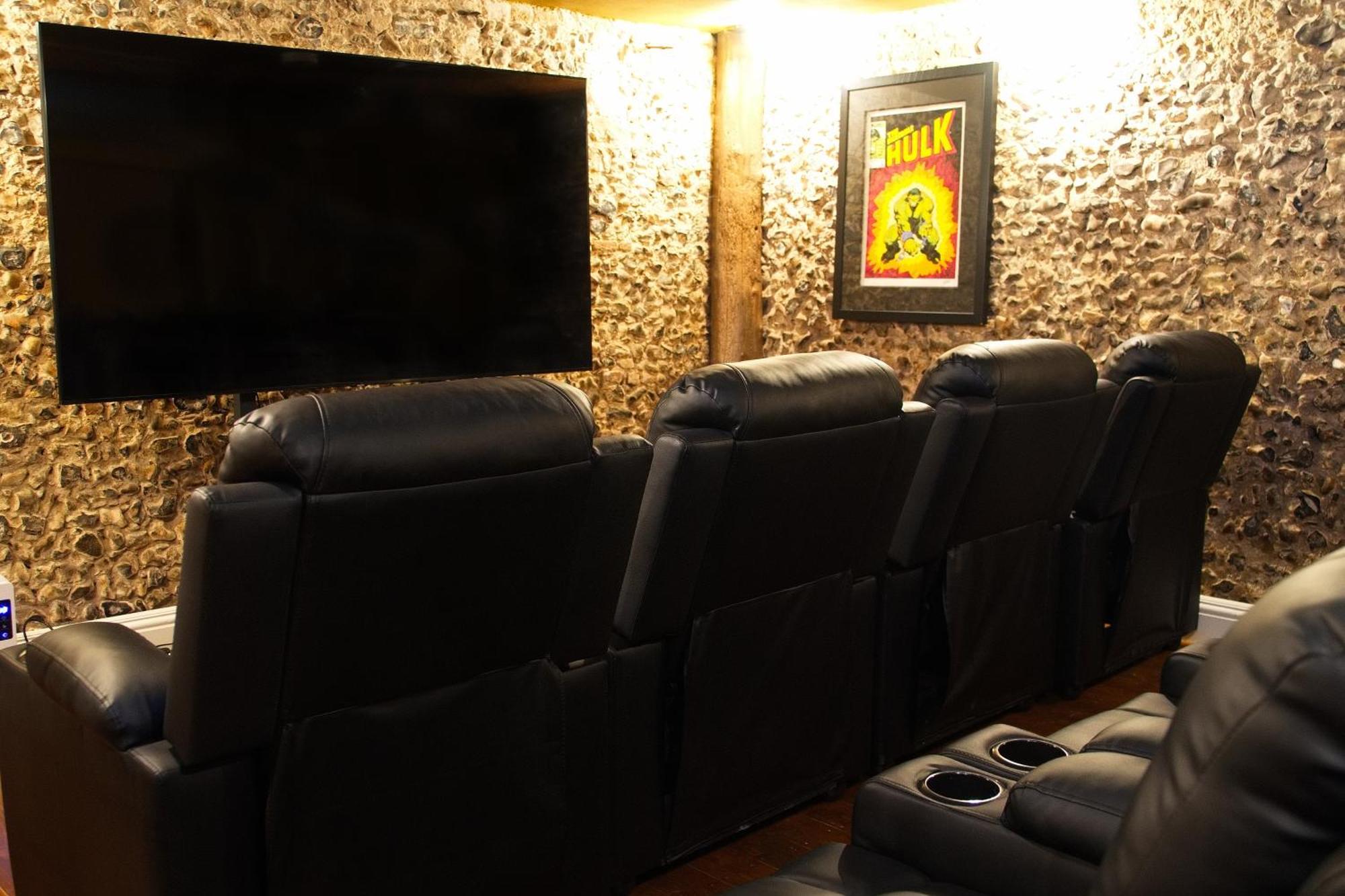 Huge Deluxe 600 Year Old Essex Manor, Hot Tub, Cinema Room, Sky Tv Saffron Walden Esterno foto