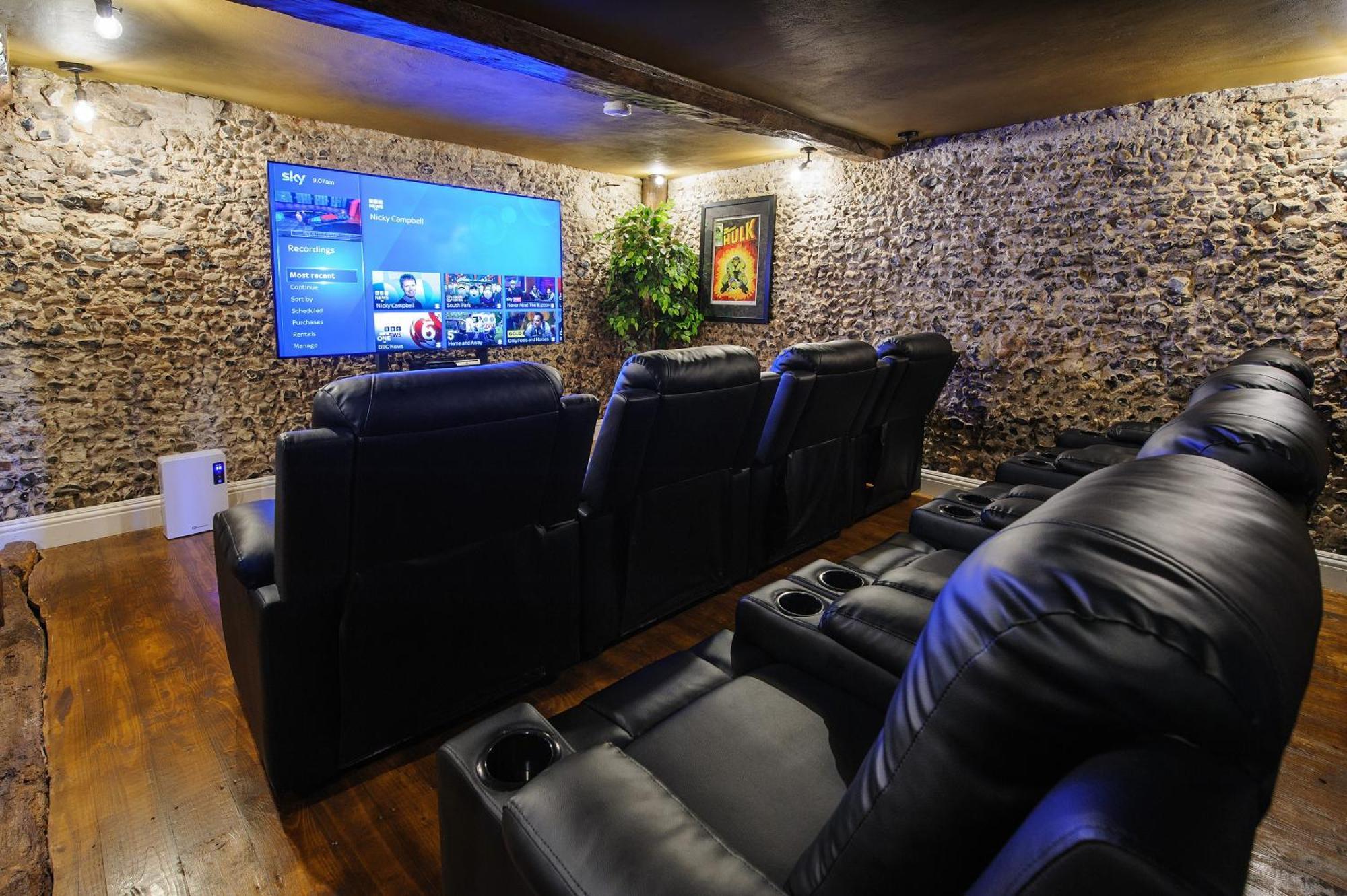 Huge Deluxe 600 Year Old Essex Manor, Hot Tub, Cinema Room, Sky Tv Saffron Walden Esterno foto